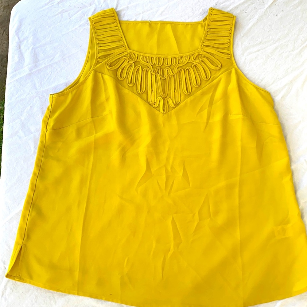sleeveless shirt
